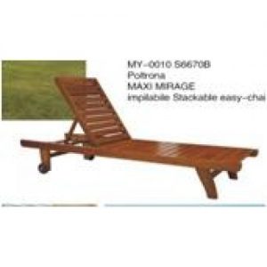 تخت کنار استخر چوبی